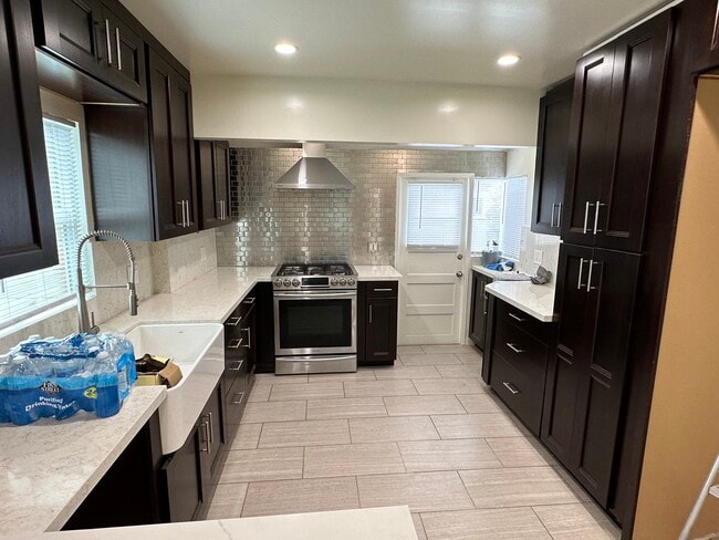 Building Photo - 769 Sunset Ave