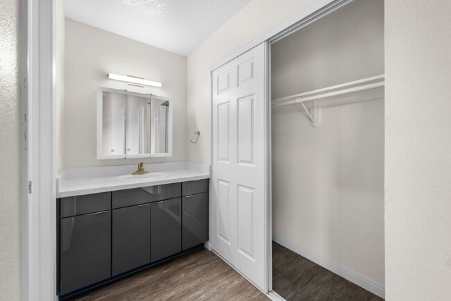 Building Photo - Villa Del Sur Apartment Homes