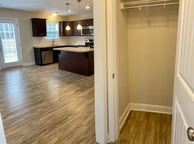 Foto del edificio - 415 Lake Edge Ln