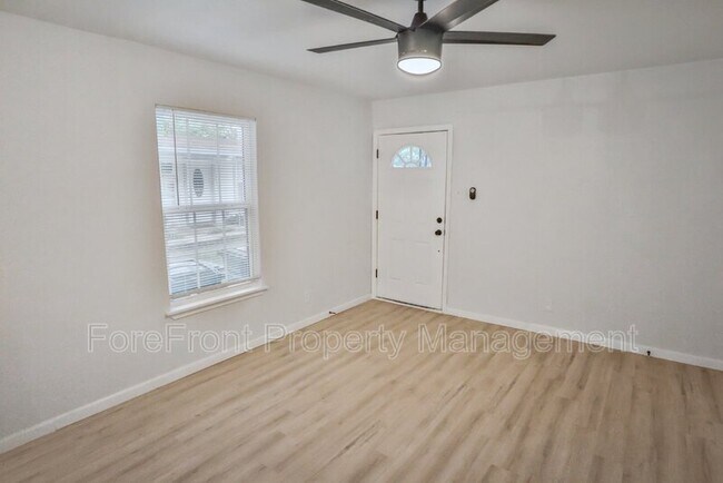 Foto del edificio - 3040 Weir Ave