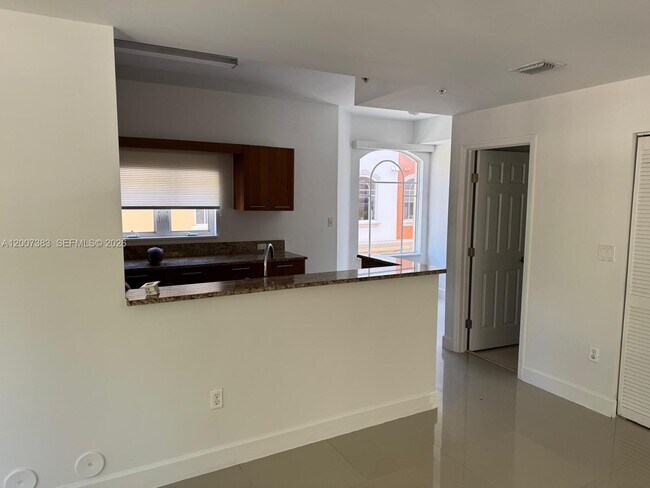 Foto del edificio - 18421 NE 27th Ct