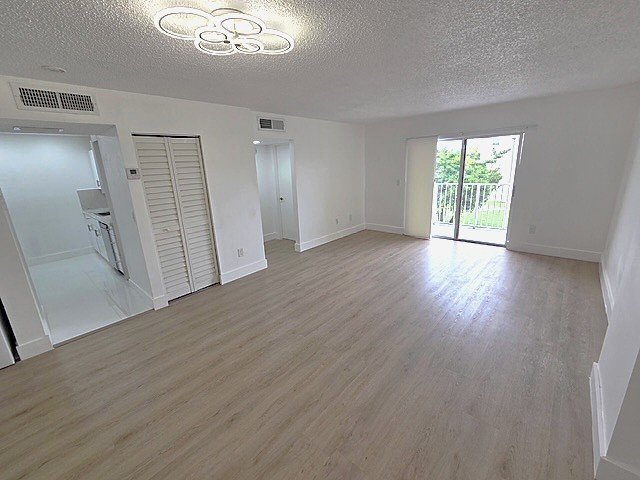 Foto del edificio - 8240 SW 210th St