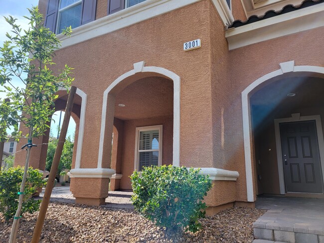 Building Photo - 3001 Camino Sereno Ave