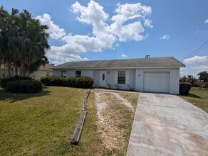 Building Photo - 554 SW Lakehurst Dr