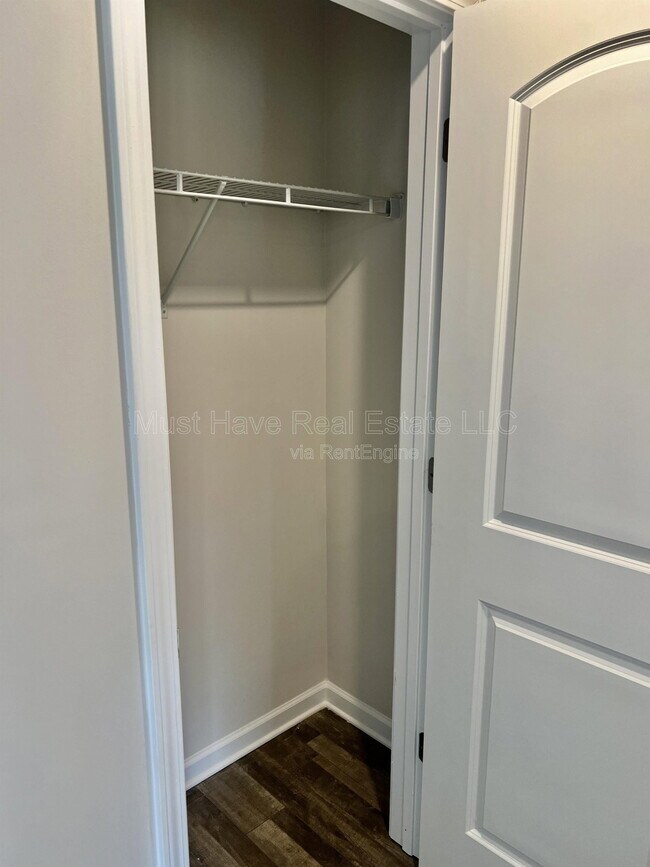 Building Photo - 1459 Cannan Mountain Dr