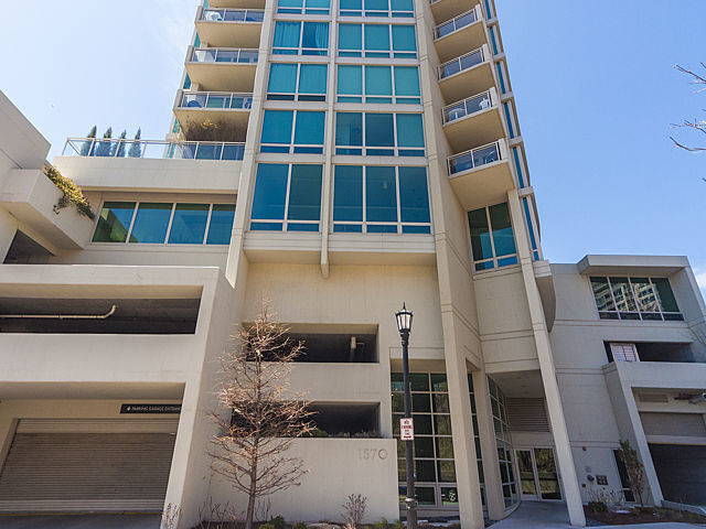 Foto principal - 1570 Elmwood Ave