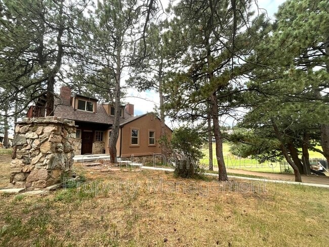 Building Photo - 389 Parkview Ave