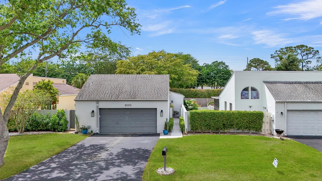 Foto principal - 800 NW 22nd Ct