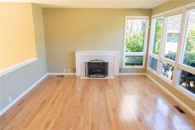Foto del edificio - 4B/2.5Ba Bellevue House