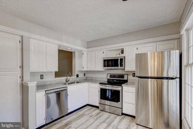 Building Photo - 7014 Chestnut Brook Ct
