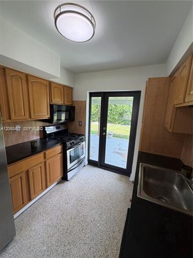 Building Photo - 4361 SW 97th Ct