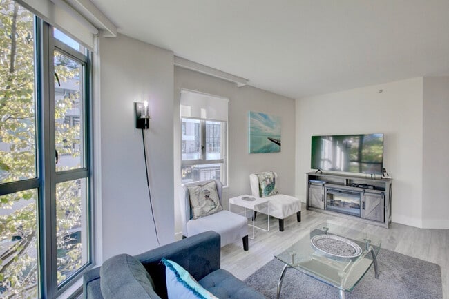 Building Photo - 851 Homer St