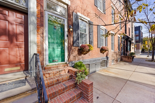 Photo - 2207 Lombard St House