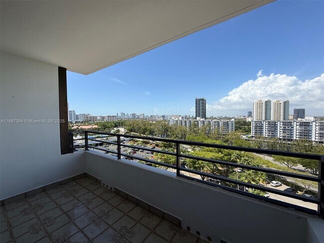 Foto del edificio - 500 Three Islands Boulevard