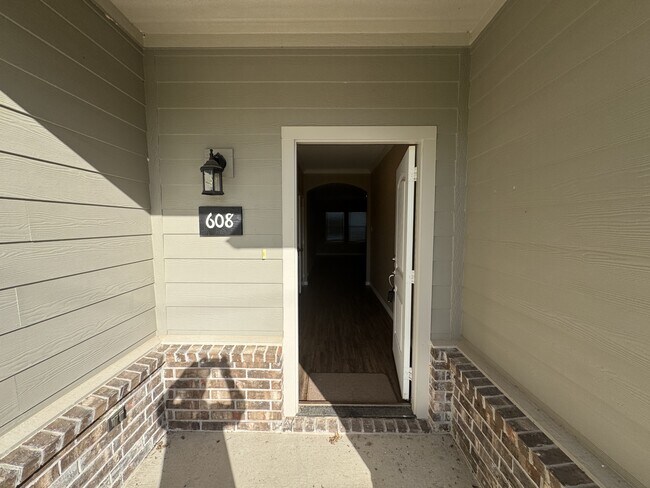 Building Photo - 608 N Wofford St