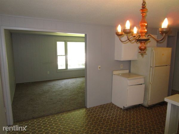 Building Photo - 8473 Woolfit Ave