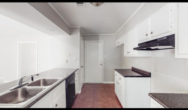 Foto del edificio - 5846 Garden Ridge Dr
