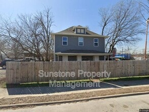 Building Photo - 1306 E 2nd St S