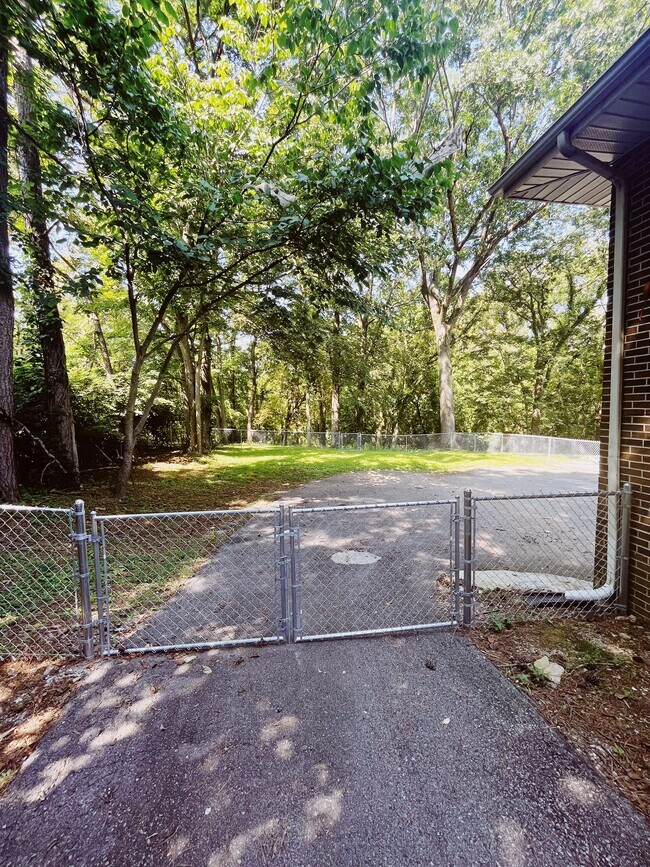 Foto del edificio - 862 Clematis Dr