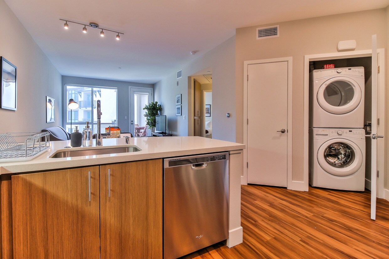Foto principal - 2900 Hearth Pl