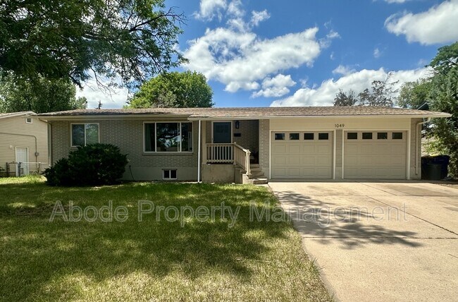 Foto del edificio - 1049 Briarwood Rd
