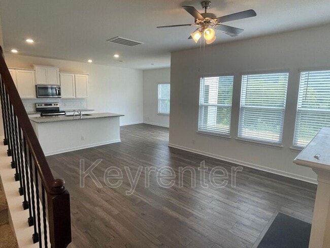 Photo - 140 Harbour Pointe Ln House