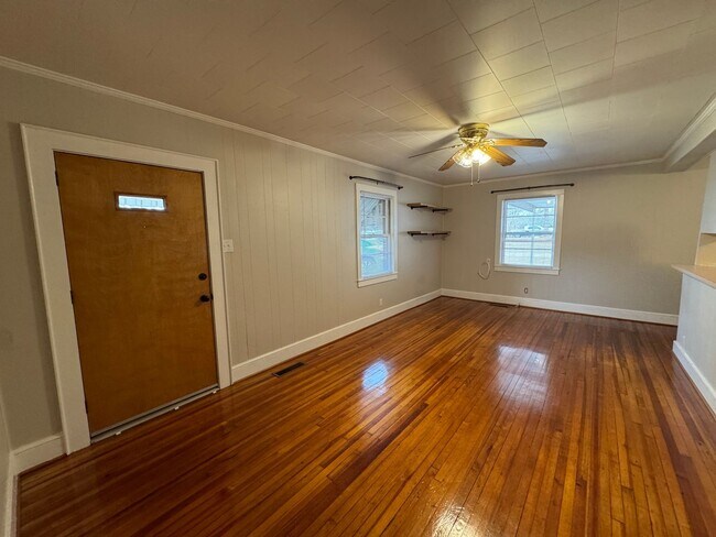 Foto del edificio - Available to Show