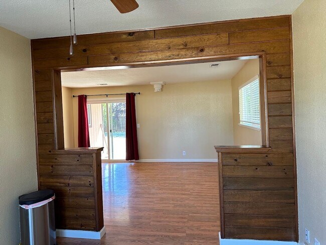 Foto del edificio - Well maintained home in desireable Cottonwood neighborhood.