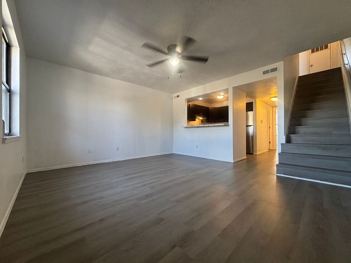 Foto principal - Come see this 3 bedroom 2 bathroom Fully R...