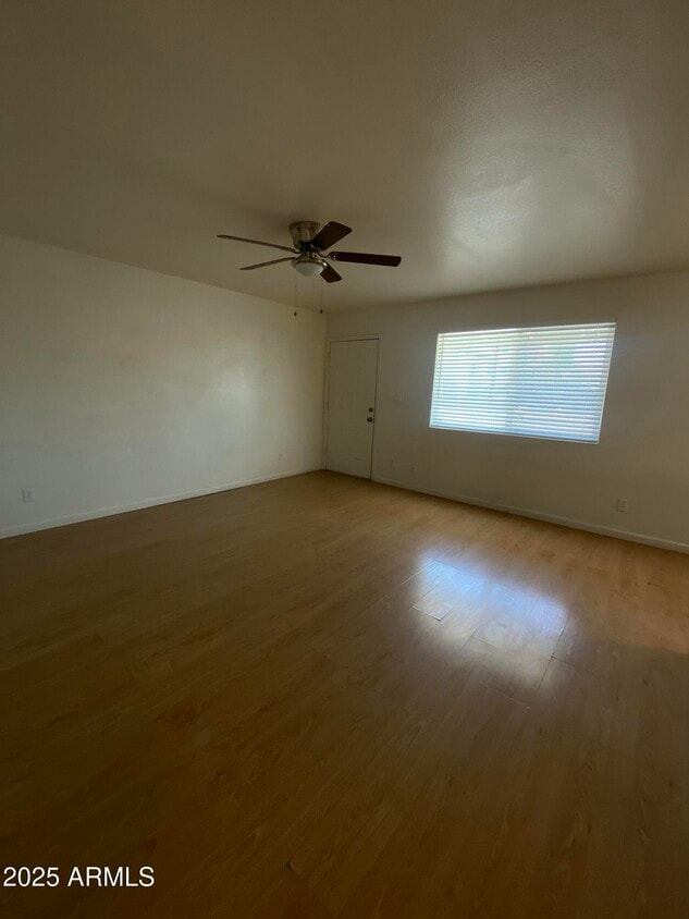 Foto principal - 310 W 8th Ave