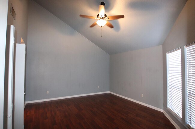 Building Photo - 4765 Folsom Dr