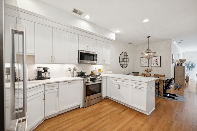 Foto del edificio - 2457 N Halsted St