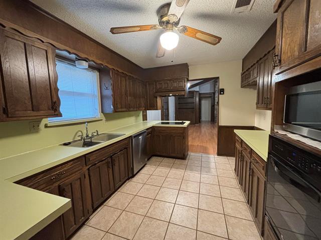 Building Photo - 2107 Botts Dr