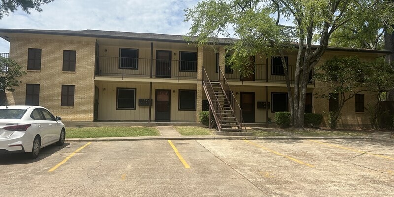 Primary Photo - Timbers Apartment