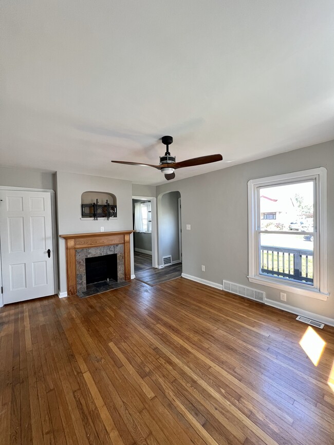 Building Photo - 3021 Tuxedo Ave
