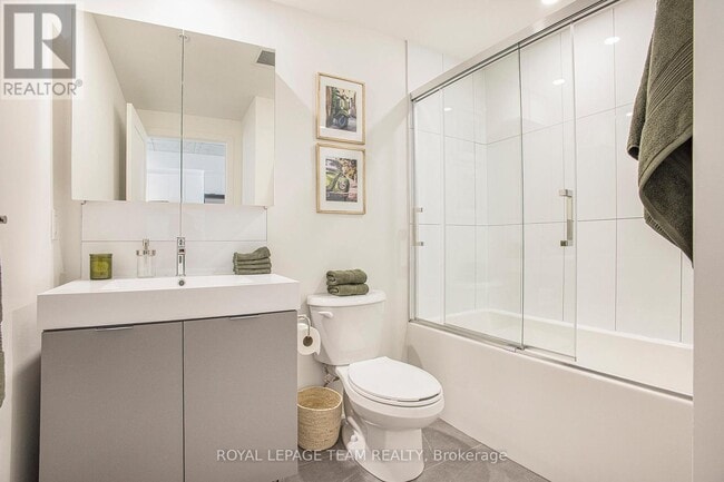 Photo du bâtiment - 1655 Carling Ave