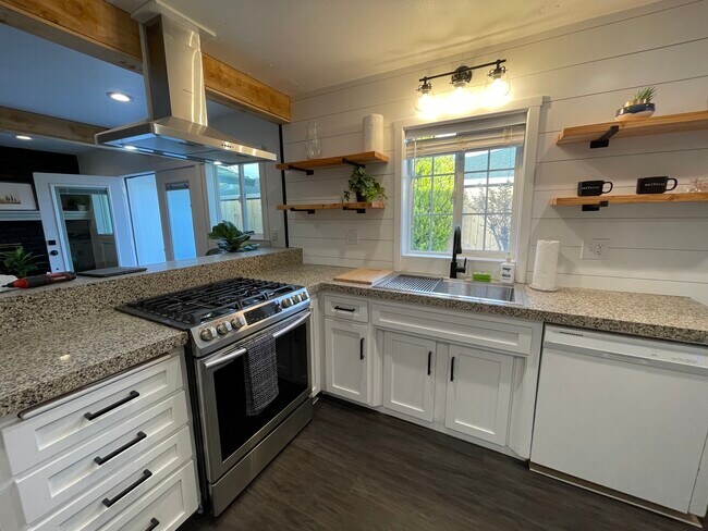 Building Photo - 1258 Mistletoe Ln