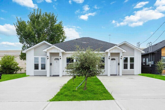 Foto del edificio - 8138 Bassett St