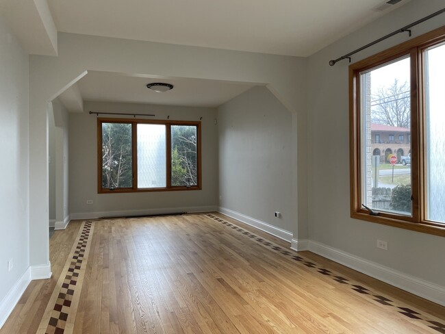 Building Photo - 10001 S 81st Ave