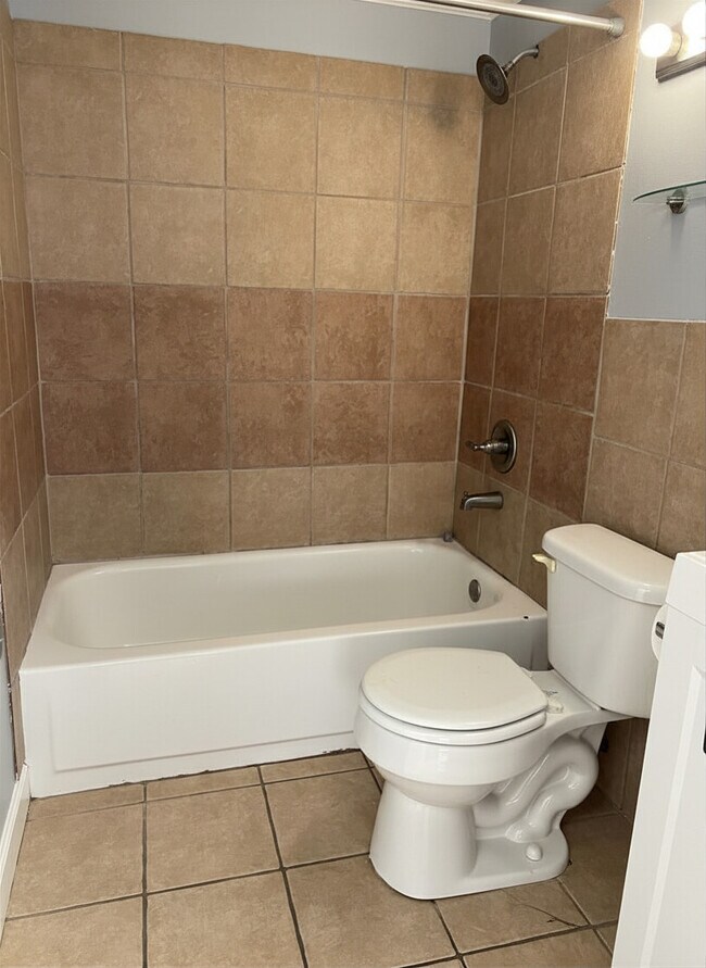 Building Photo - 1016 Adams Ave