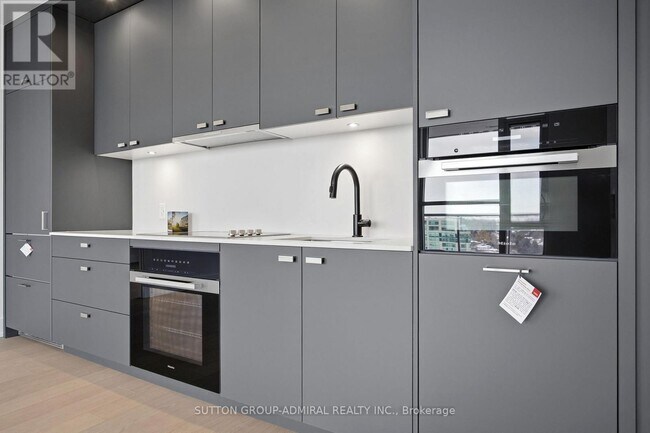 Photo du bâtiment - 399 Royal Orchard Blvd