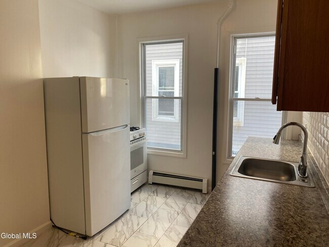 Foto del edificio - 407 Victory Ave