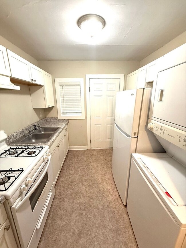 Building Photo - ** 1 Bed 1 Bath located In Capitol Heights...