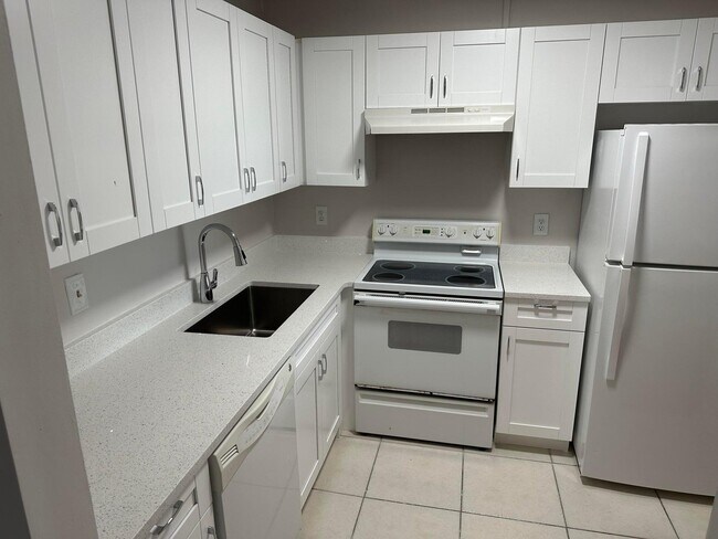 Building Photo - 9355 SW 8th St