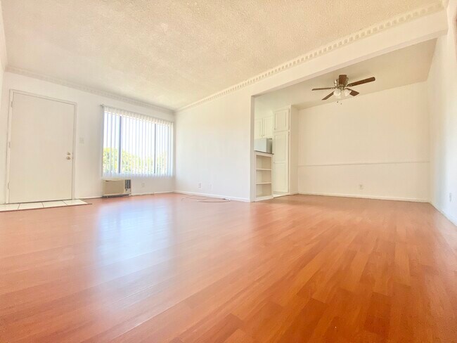 Building Photo - 1220 Cole Pl