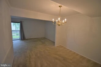 Building Photo - 2507 Glengyle Dr