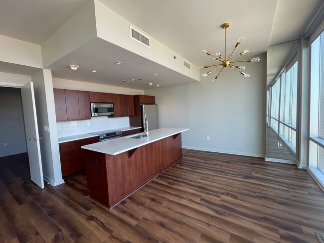 Building Photo - River Market Tower - Unit 1406