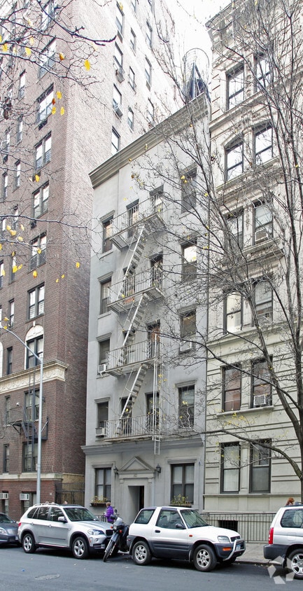 Building Photo - 62 E 87th St