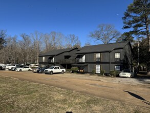 Building Photo - 20 Knights Cove