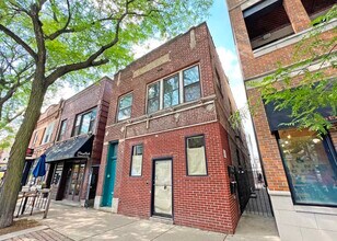 Building Photo - 2112 W Roscoe St